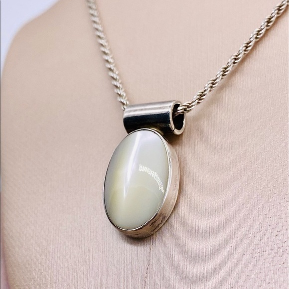 EUC Vintage Sterling Silver White Cats Eye Quartz Slide Pendant & Chain - Picture 5 of 14